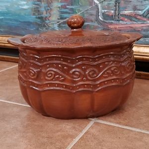 Celebrating Home bean pot /never used